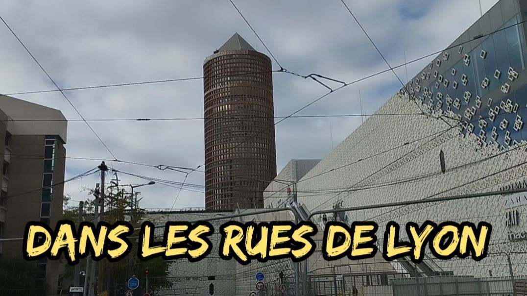 ⁣LYON | Quelques pas dans les rues🚶